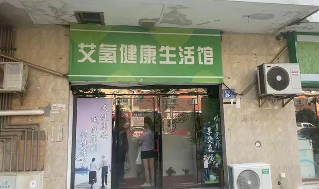 75岁阿姨的美容店消费故事，投入百万追寻美丽与自信之路