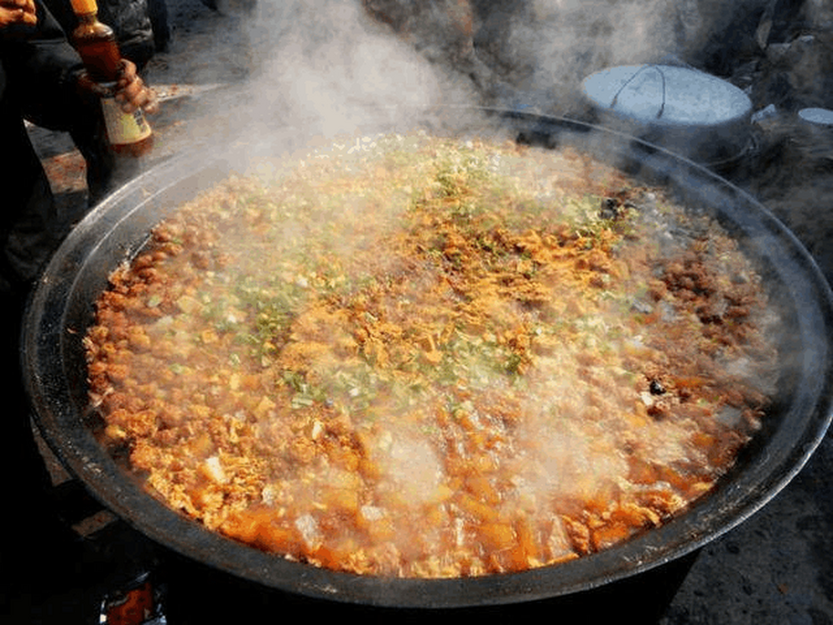 东北大锅菜的豪迈风格与节庆烹饪艺术探秘