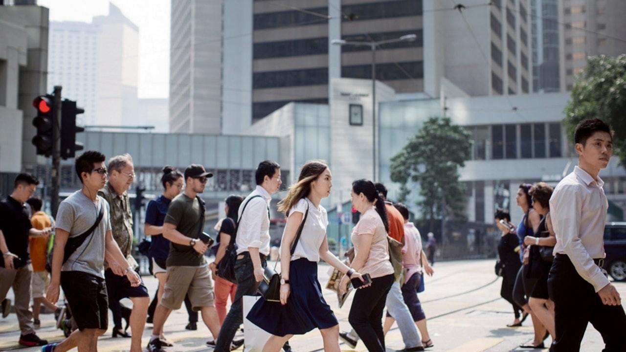 本土电影在全球市场中寻求文化定位的策略与方法探讨