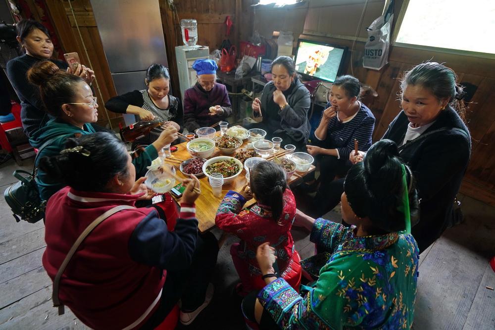 地方饮食习俗在综艺节目中的情景化展现方式