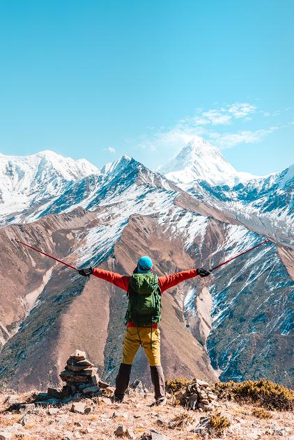 探险之旅，勇气与智慧的交融