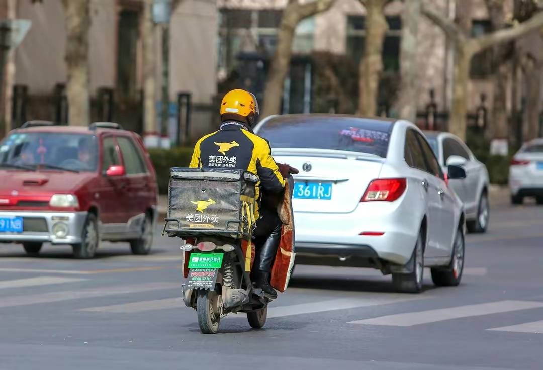 外卖骑手权益争议与行业劳动保障强化探讨