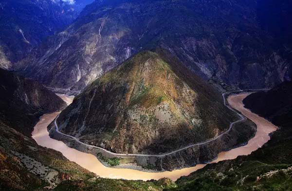 大峡谷深处，体验大地的磅礴震撼