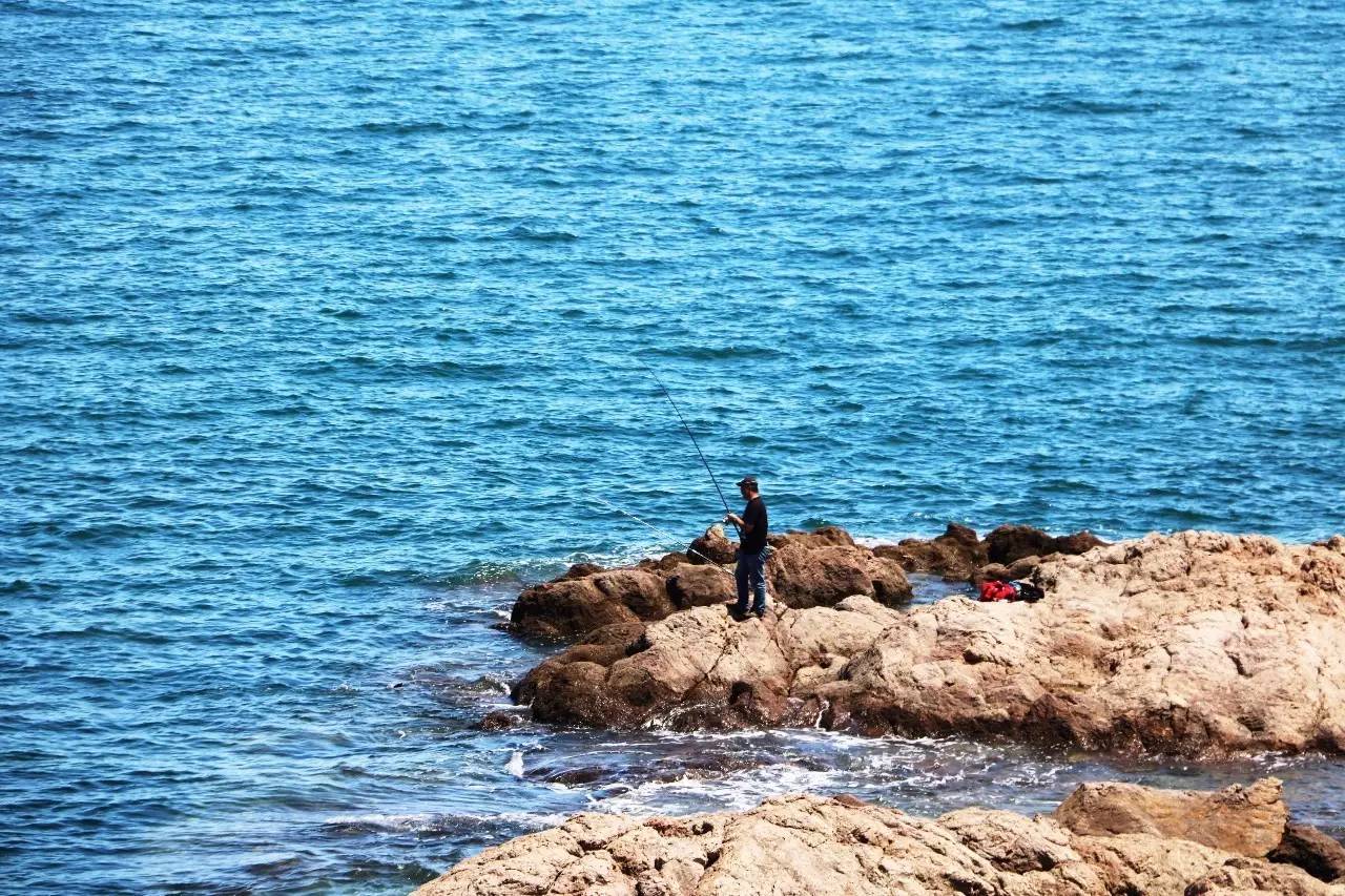 海岸线之旅，海风的自由与清新之旅