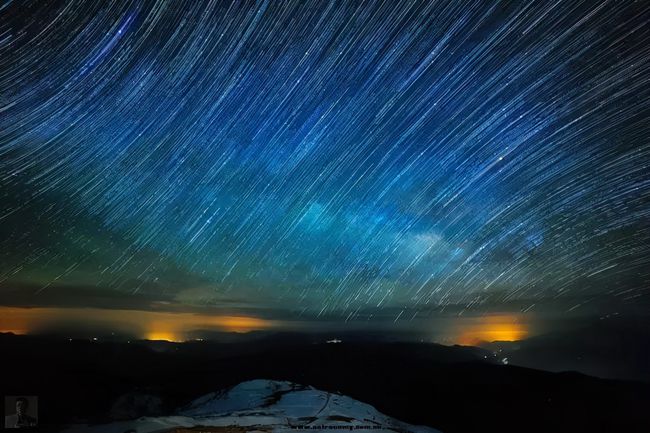 晚风拂面，星空神秘光辉显现