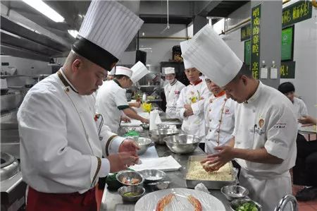 掌握油温，烹饪技巧的关键，提升烹饪质量的秘诀