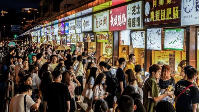 跟随旅行团探寻，隐藏的美食街之旅