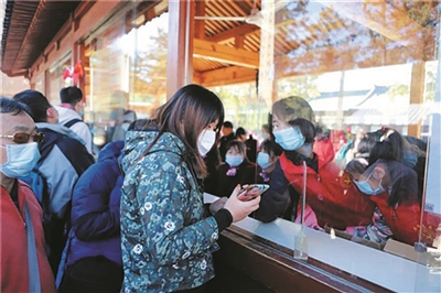 跨省旅游恢复与景区接待能力提升，旅游业复苏在望