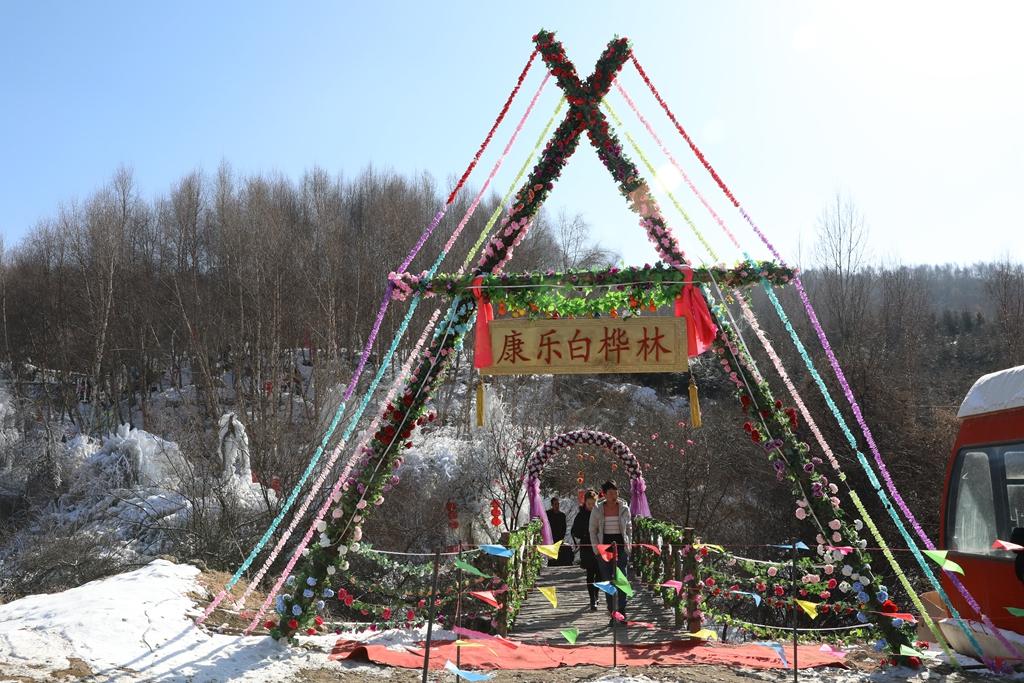 多地冬季旅游活动丰富，冰雪经济持续繁荣