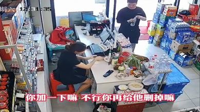 女孩遇陌生男子搭讪，店家英勇保护，成功劝退